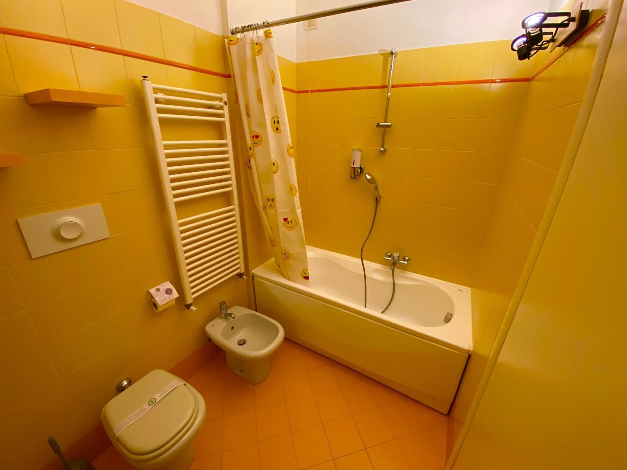 Amici Miei Rooms Cremona Exterior photo